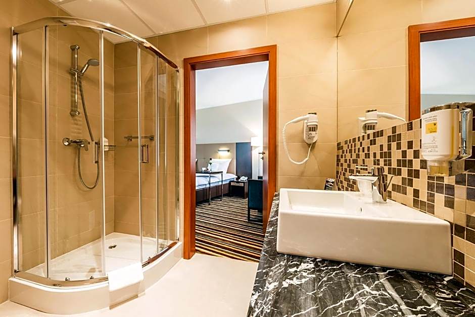 Hotel Victor Pruszkow DeSilva