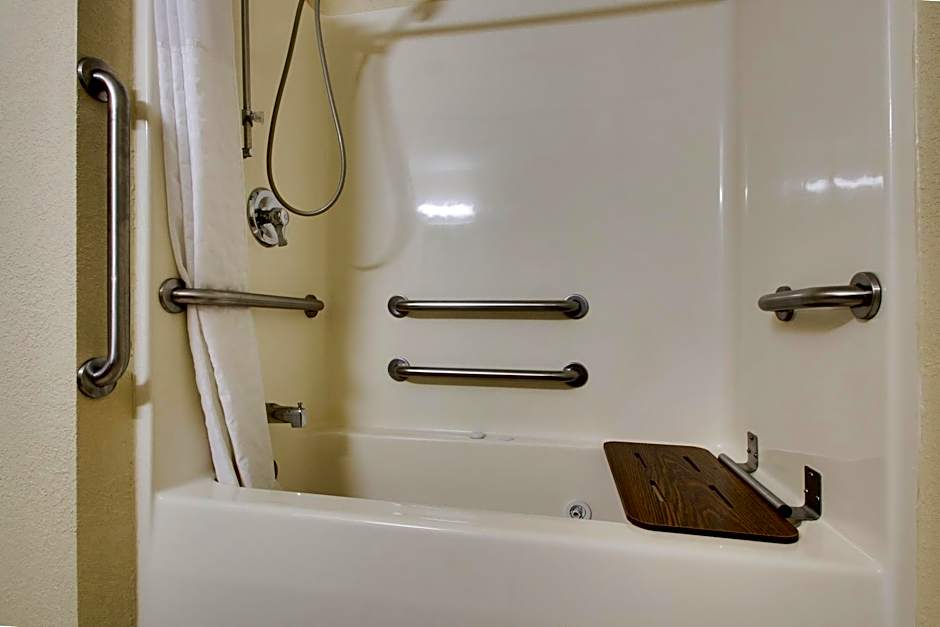 EverSpring Inn & Suites