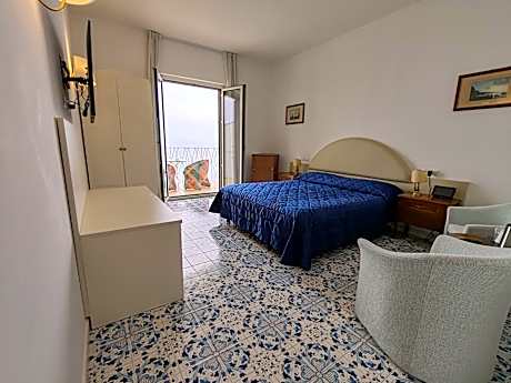 Superior Double Room with Balcony and Sea View