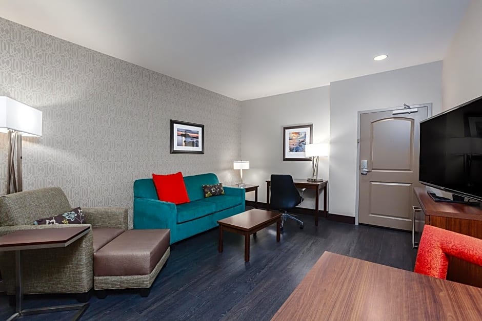 Holiday Inn Express & Suites Eureka, an IHG Hotel