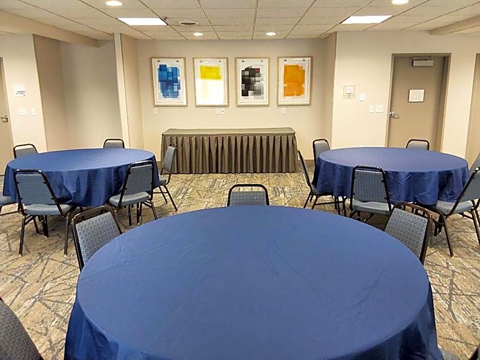 Holiday Inn Express Hotel & Suites Antigo By IHG