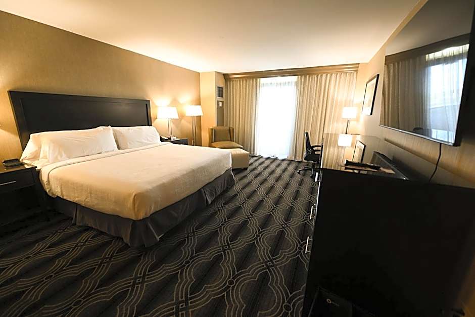 Photo 1 of 8 of 1 King Bed