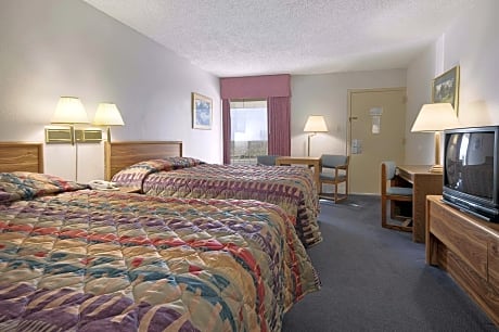 1 Queen Bed Mobility Accessible Room PQ1