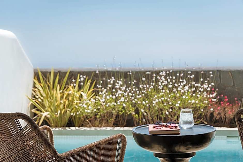 NĒRO Boutique Hotel