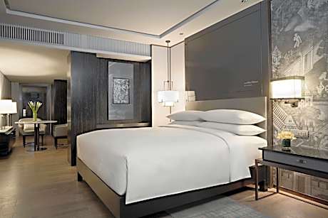 Studio with Lounge Access