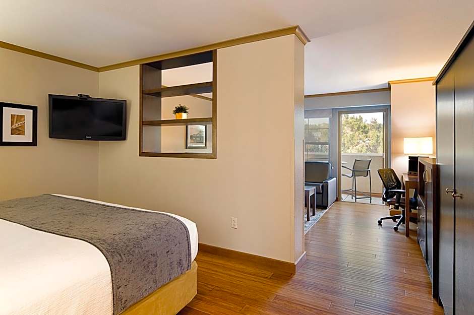 ClubHouse Hotel and Suites Pierre