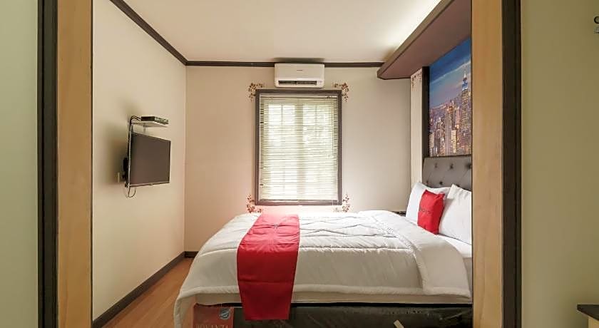 RedDoorz Plus @ Pondok Labu