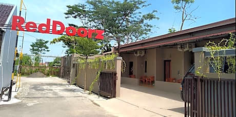 RedDoorz Syariah near Exit Tol Pemalang Comal 2