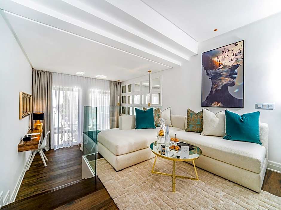 Petit Palace Suites Hotel