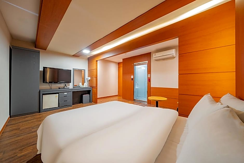 incheon Airport Hotel June