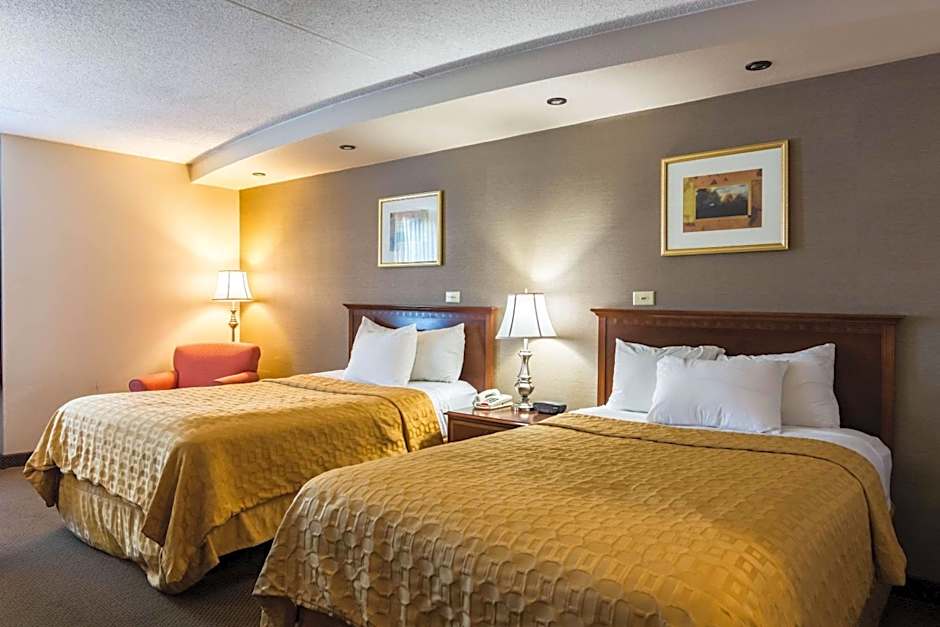 Plaza Inn & Suites