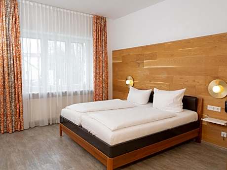 2 Queen Beds