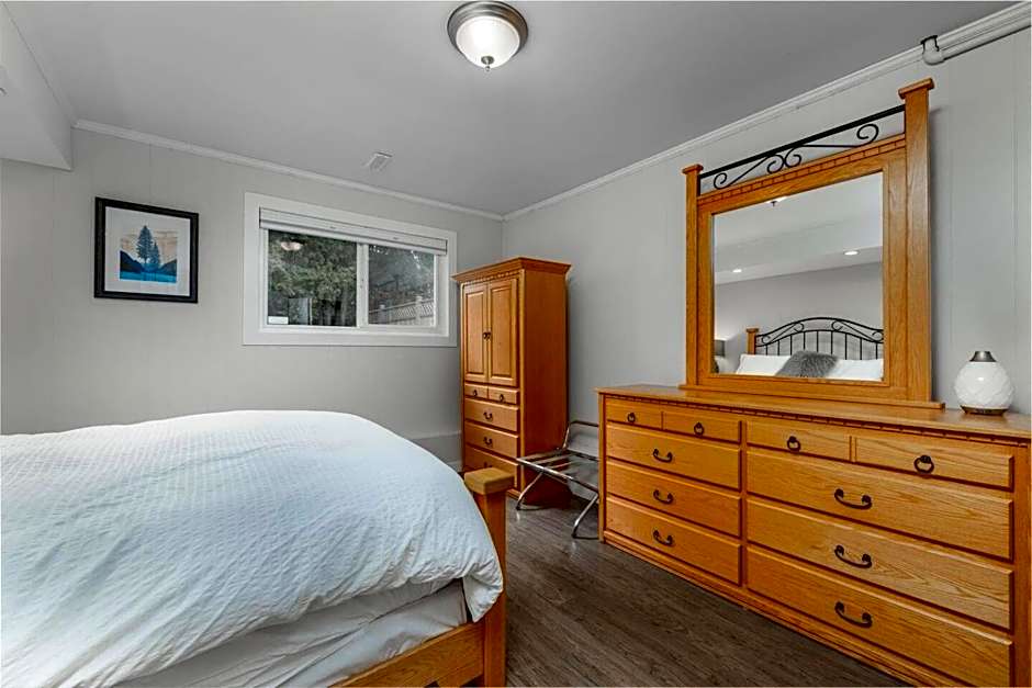 Quiet Area Near Downtown Walkable To Cafes