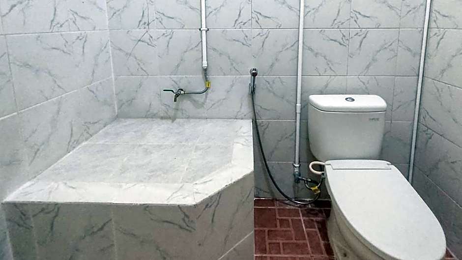 Hotel Shinta 1 near Stasiun Kertosono Mitra RedDoorz