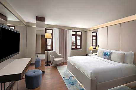 Deluxe Atrium King Room