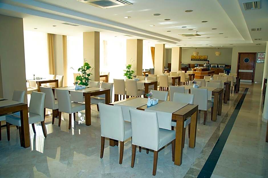 Mom Hotel
