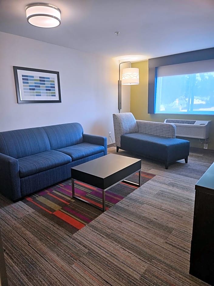 Holiday Inn Express Hotels & Suites Burlington by IHG