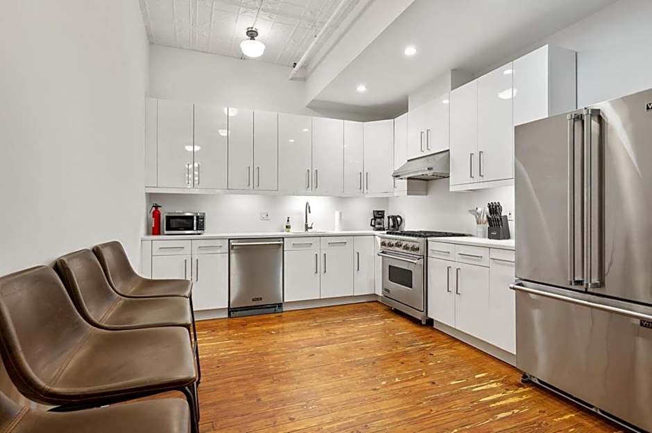 Massive SoHo Loft 4 Bedrooms 2 Bath 8 beds