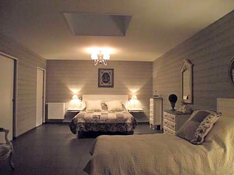 Quintuple Room With Pool View GUSTAVIENNE