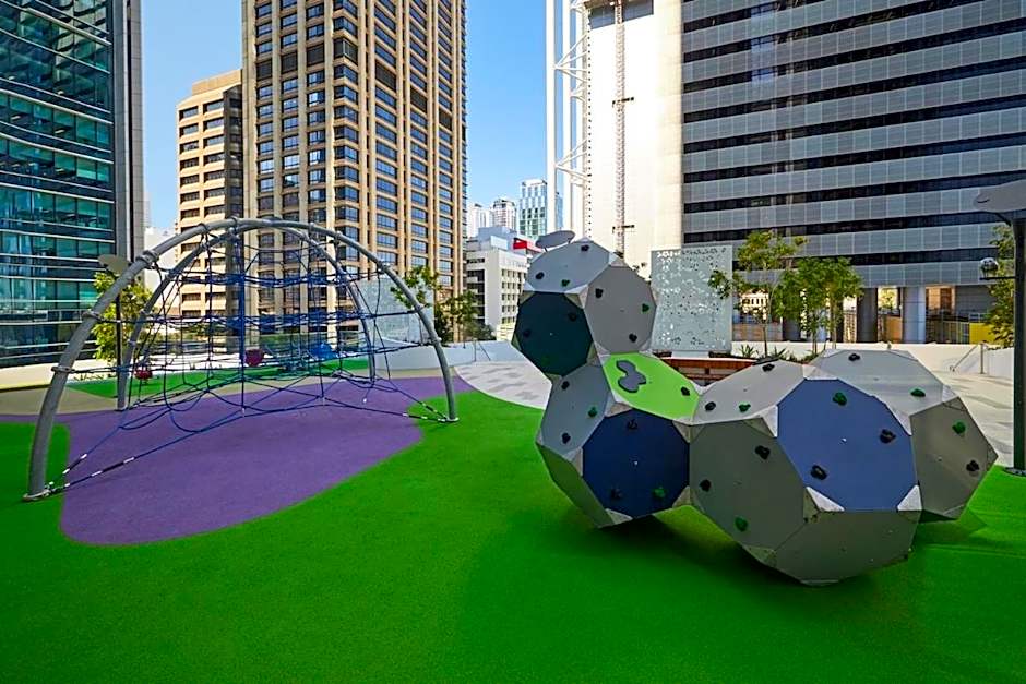 Luxury 1BR in Brisbane City River Firework View