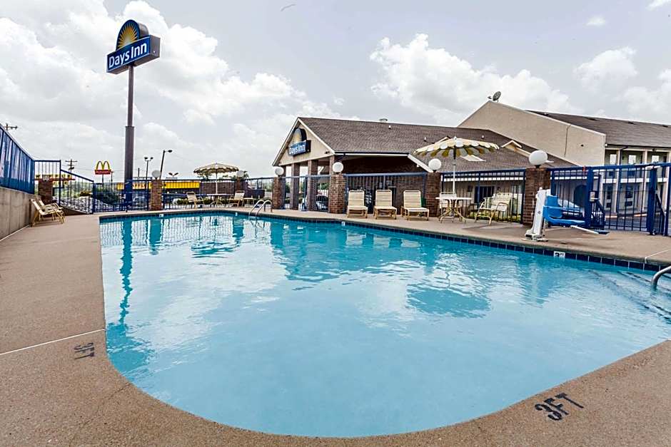 Days Inn By Wyndham Nashville North/Opryland Area