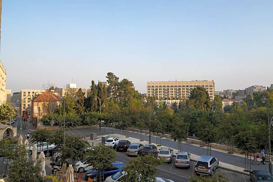Apartique Hotel
