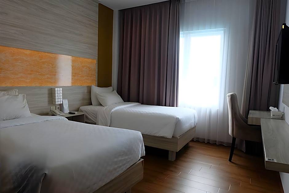 Front One Akshaya Hotel Karawang