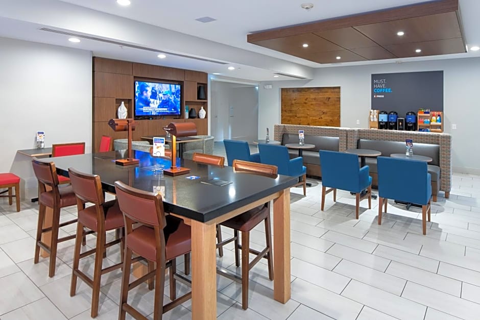 Holiday Inn Express Hotel & Suites Dallas South - DeSoto By IHG