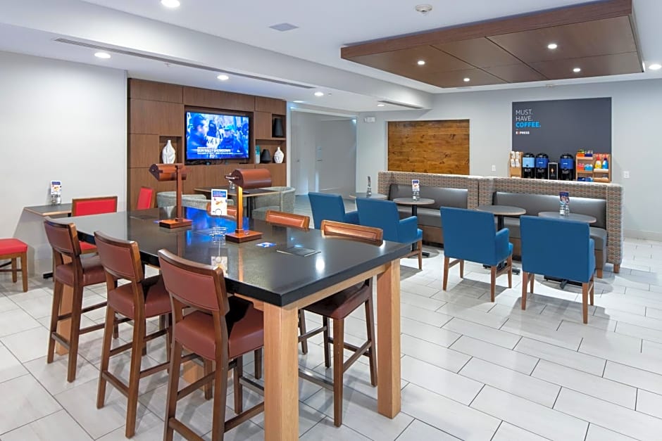 Holiday Inn Express Hotel & Suites Dallas South - DeSoto