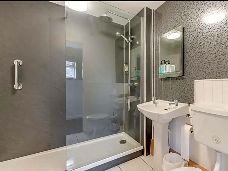 Curly Tail Accommodation