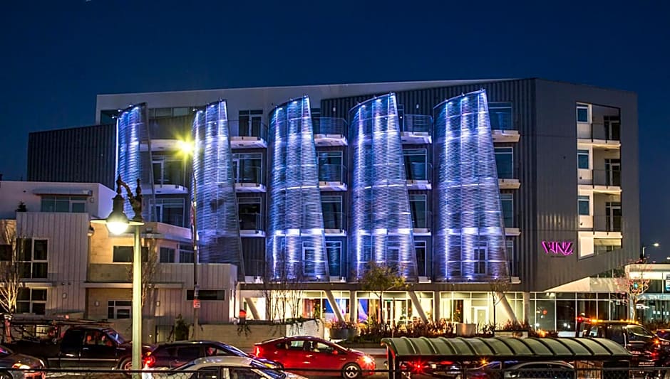 Fairfax District Chic City Oasis 2 BR Apt with Den 136