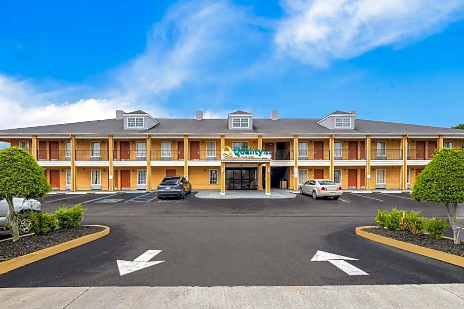 Photo 1 of 30 of Quality Inn Decatur