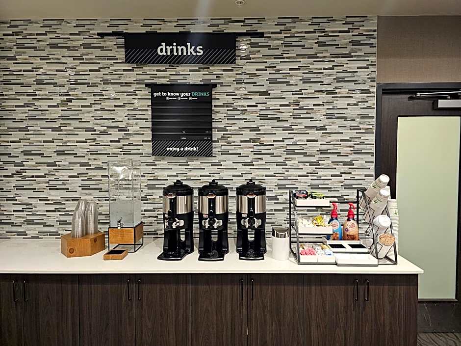 Holiday Inn & Suites Farmington Hills - Detroit NW, an IHG Hotel By IHG