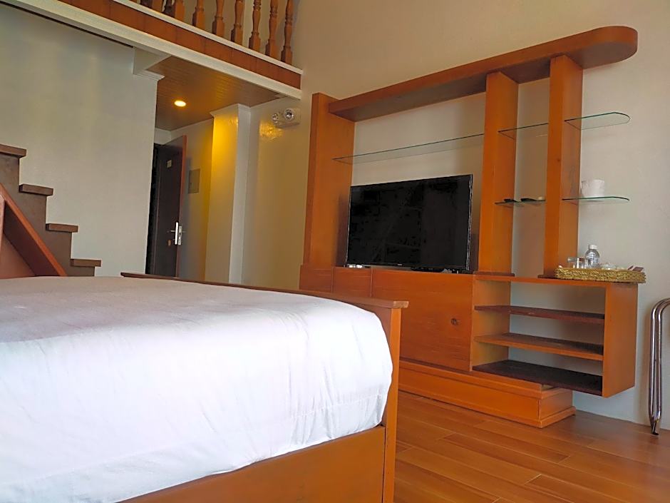 Photo 1 of 9 of Deluxe 1 King Bed