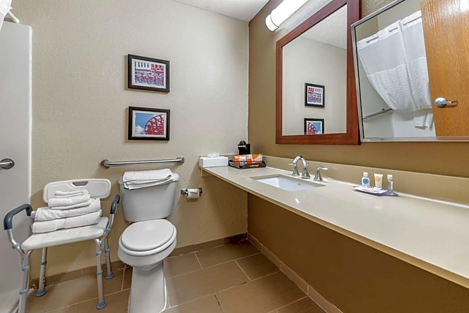 Comfort Inn & Suites Cincinnati Eastgate