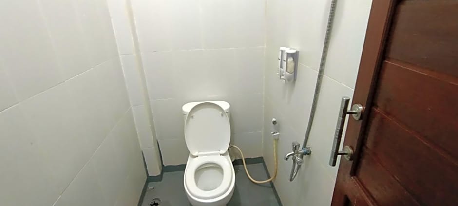 Hotel O Wisma Deli Syariah Near RSUD Nene Mallomo Sidenreng Rappang