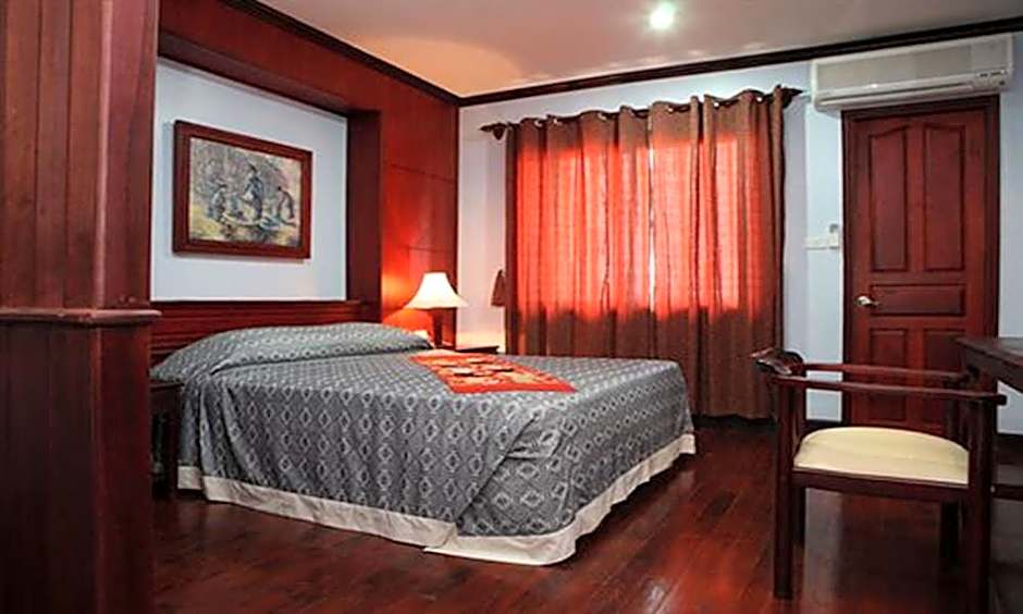 Vansana Riverside Hotel