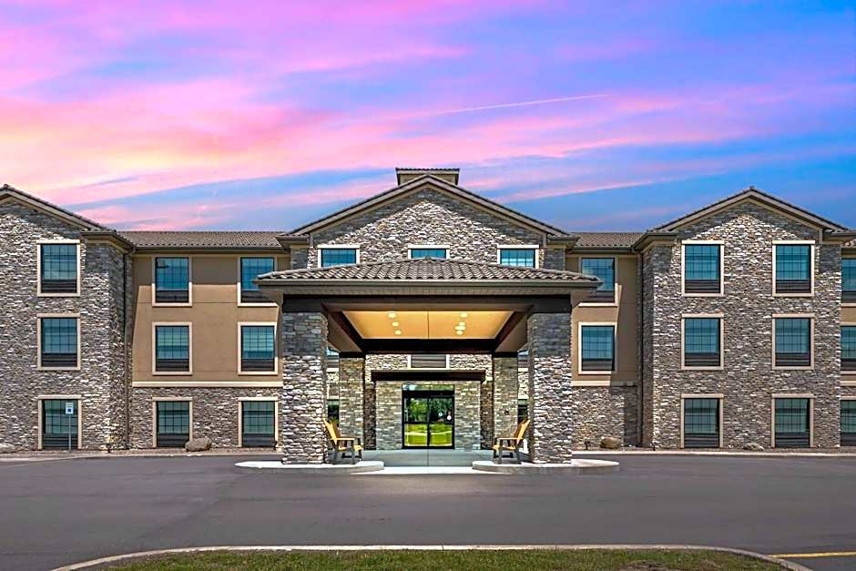 Comfort Inn & Suites Medina NY near Erie Canal