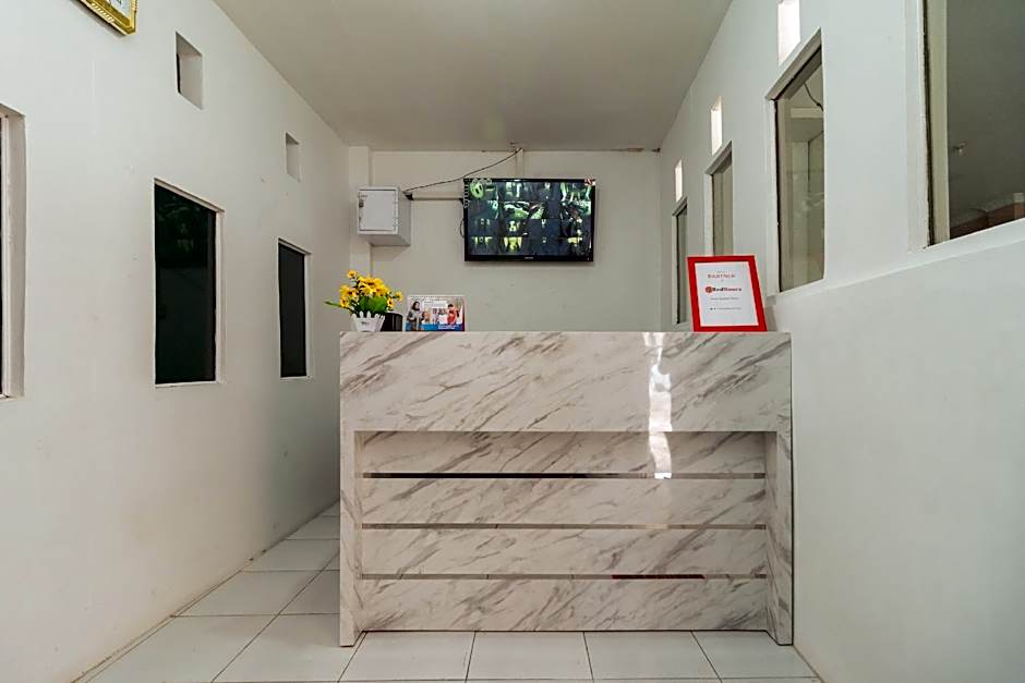 RedDoorz Syariah near Universitas Putra Indonesia Padang