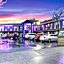 Hotel OPUS Bronx Near Bay Plaza Mall