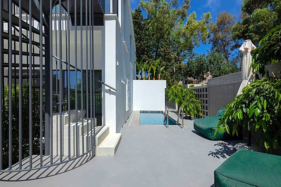 Adrop Pool Suites
