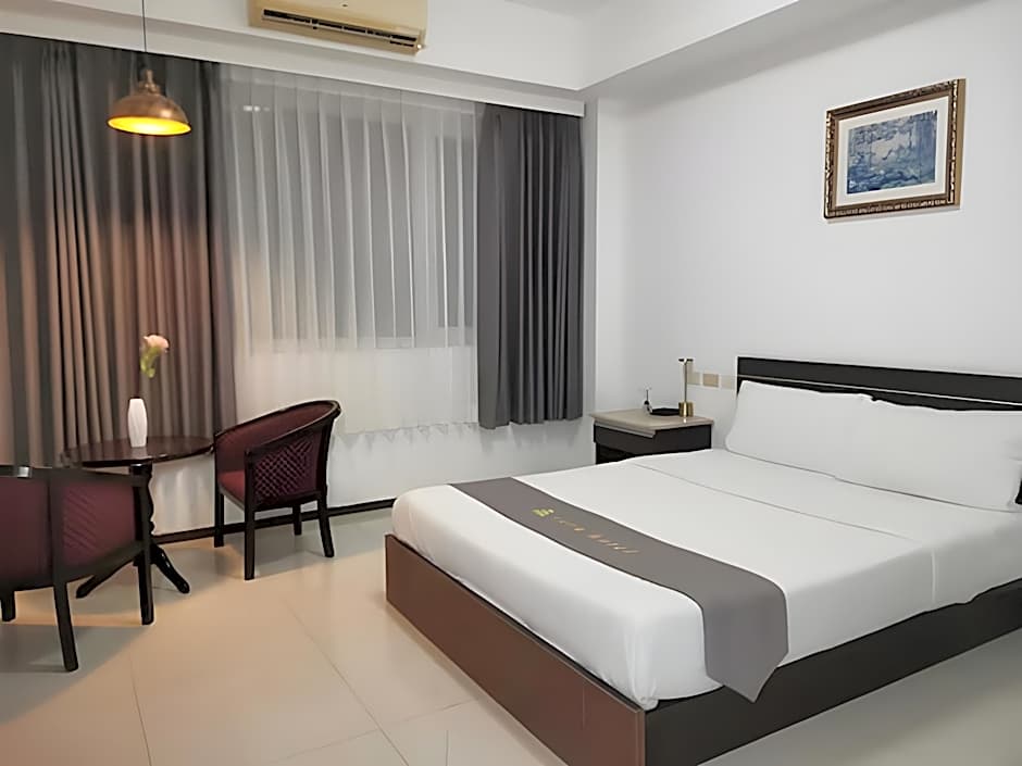 Townhouse Oak Vera Hotel Near Clark International Airport