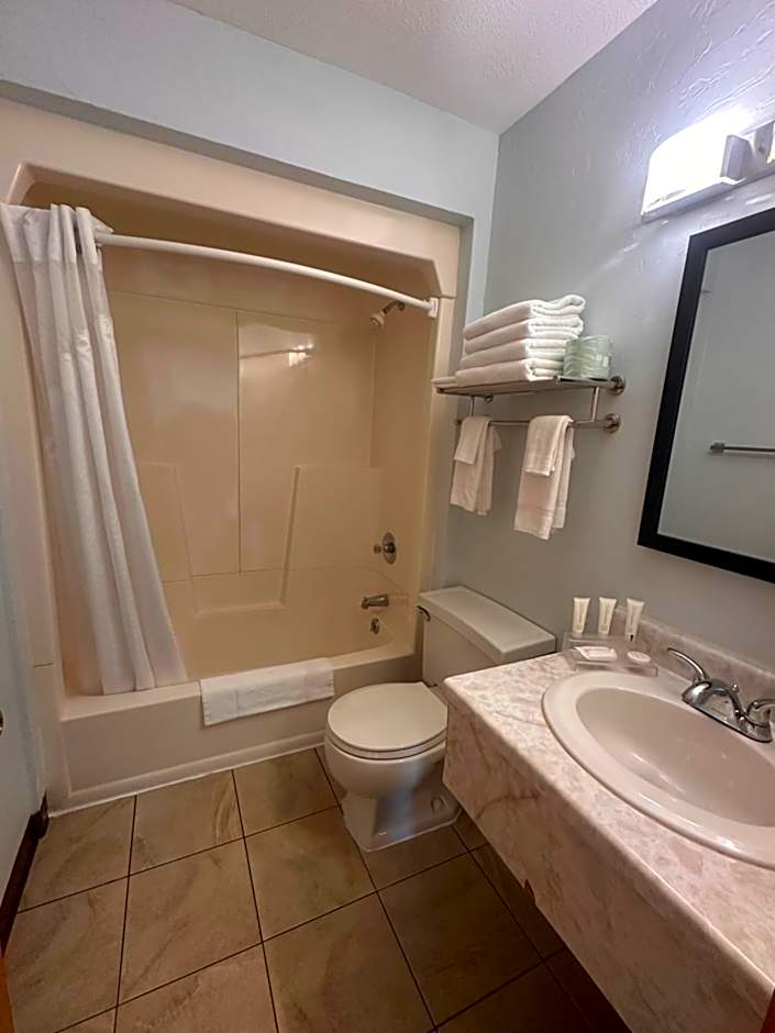 Pictured Rocks Inn and Suites