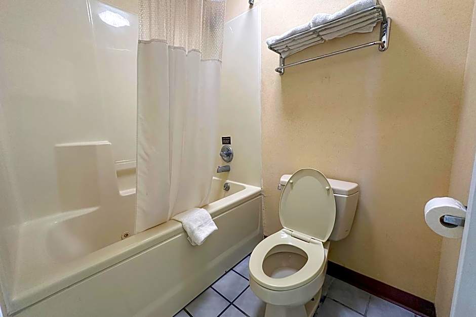 Bonita Lakes Inn by Capital O Meridian I20