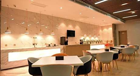 Holiday Inn Express Lhasa Potala Square By IHG