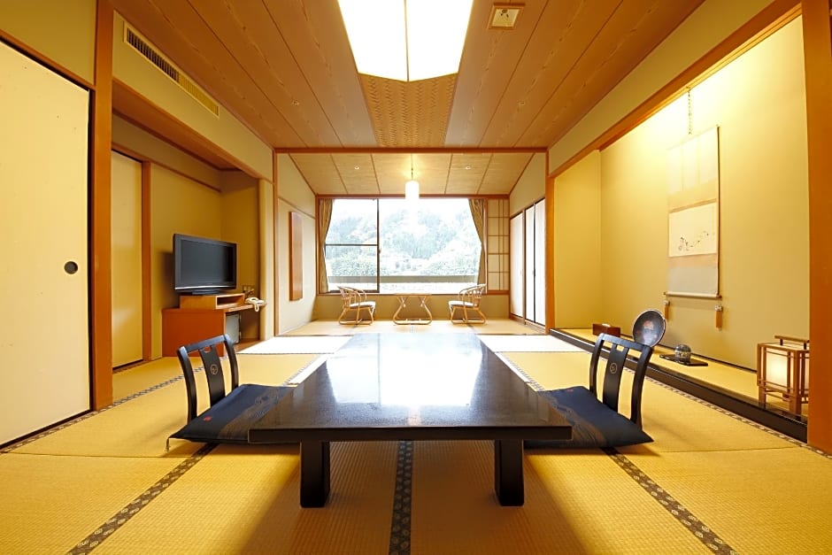 Izanro Iwasaki Ryokan