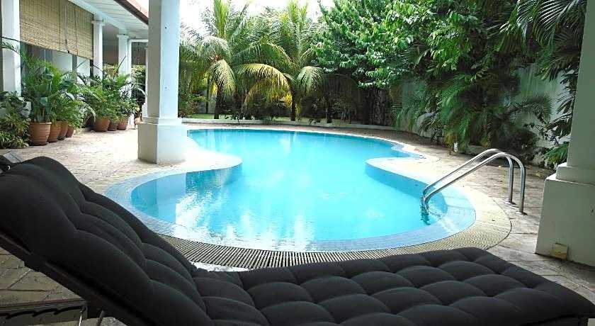 Rumah Putih B&B near KLIA