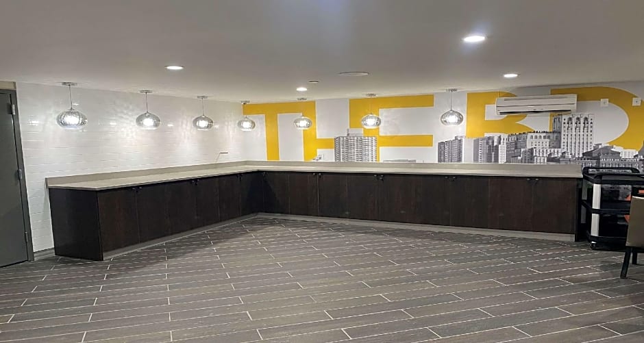 Best Western Plus City Line Hotel – New York, NY