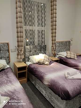 Rear-Facing Triple Room with Shower