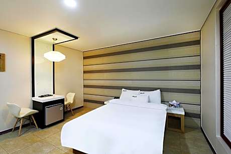 Standard Double Room - Free Breakfast for 2 people (Not provided on Monday)